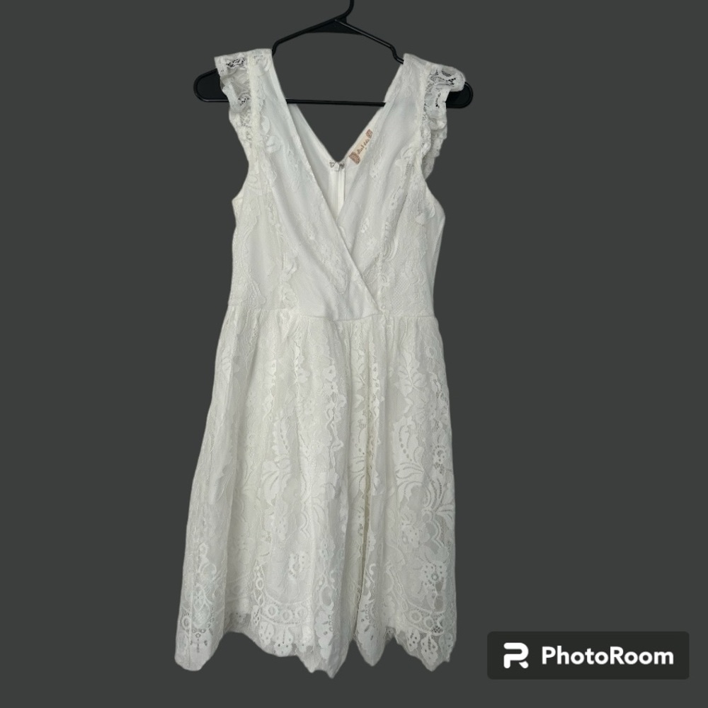 Altar’d State sz S white lace floral overlay v-neck front and back zipper
